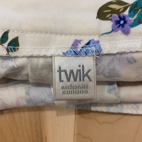 Floral mini skirt - Picture 2 of 2